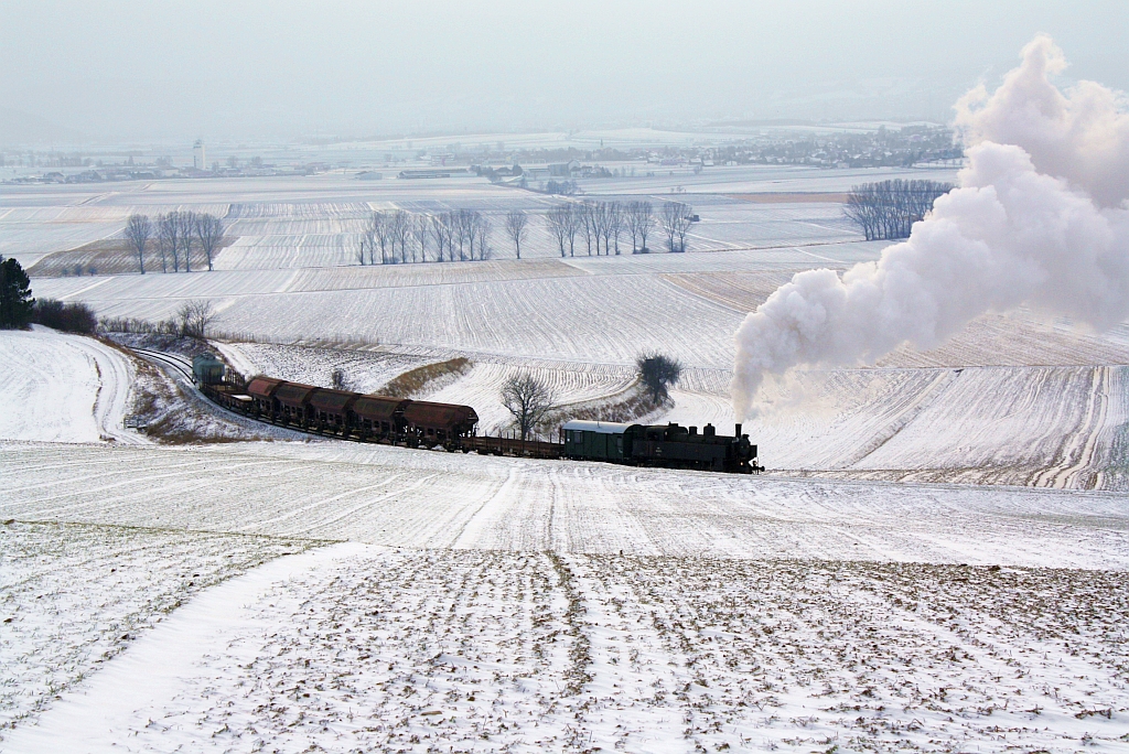 NLB 93.1420 am 11.Februar 2013 als Nebenfahrt SGAG 14500 auf dem Mollmannsdorfer Berg.

