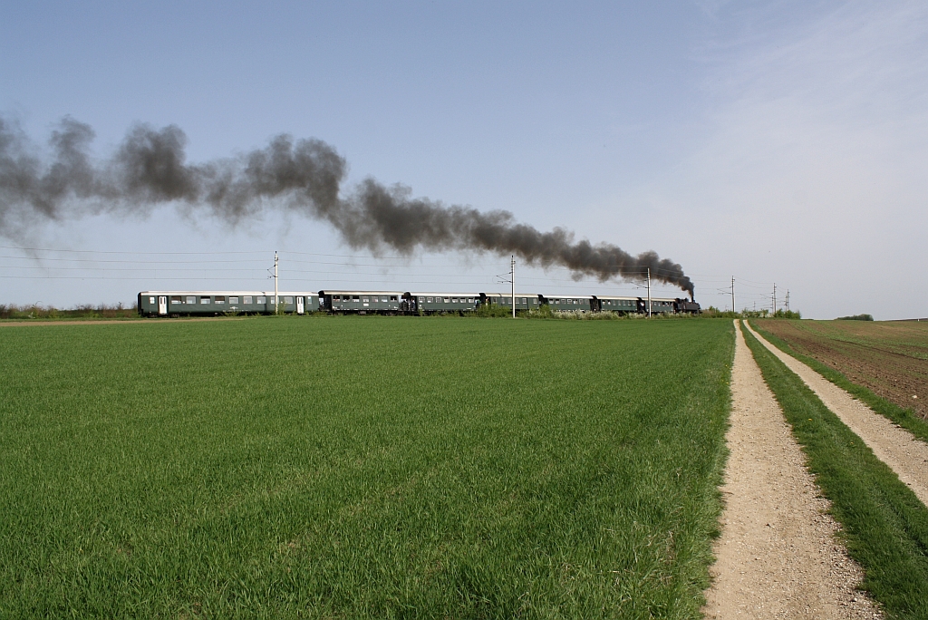 NLB 93.1420 am 27.April 2013 mit dem SR 14750 von Laa a.d. Thaya nach Retz am Zellerndorfer Berg.