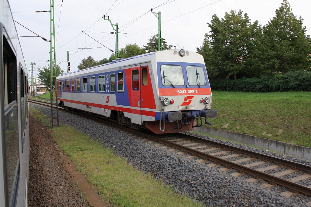 OeBB 5047 058-2 am 13.August 2010 bei der Einfahrt in den Bf. Sopron.