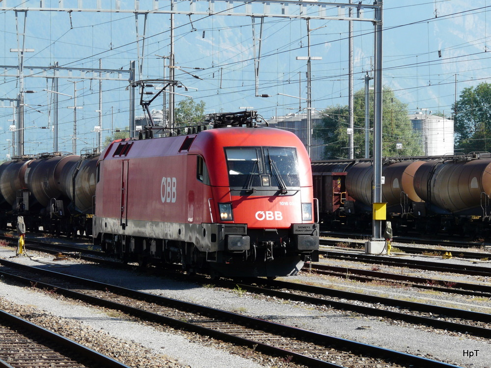 BB - Lok 1016 033-1 bei Rangierfahrt im Bahnhof von Buchs/SG am 23.05.2011