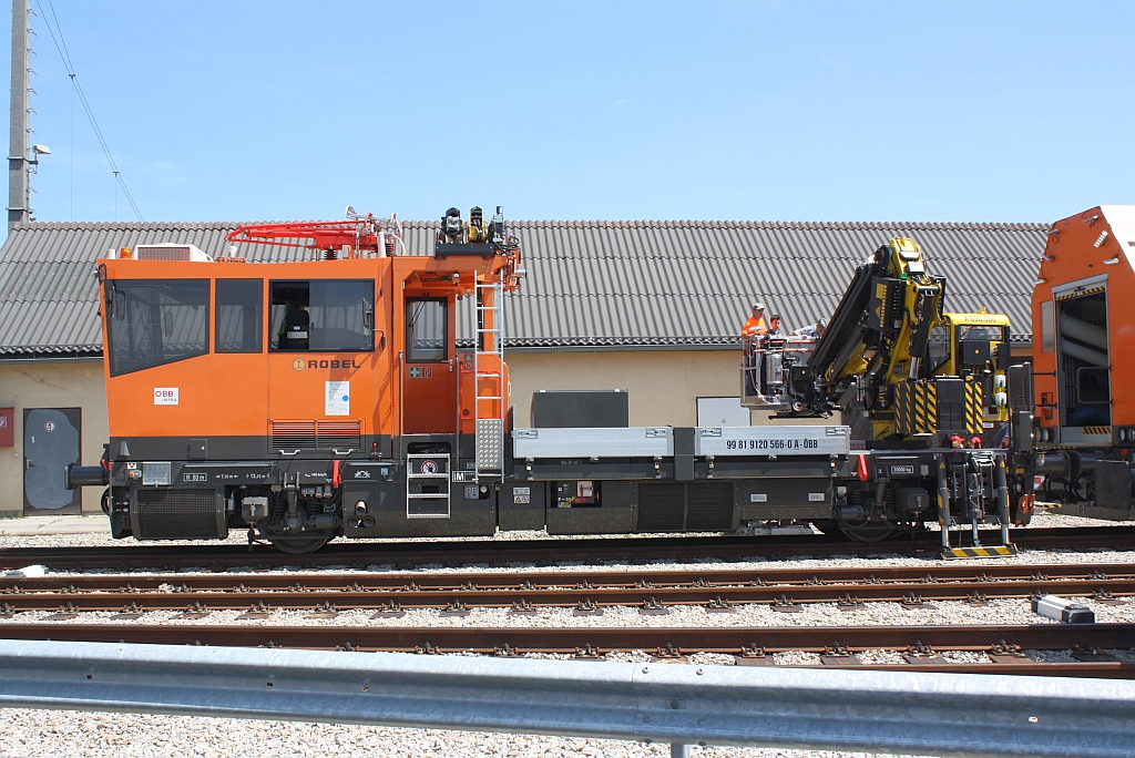 BB OBW X630.566 (UIC-Nr. 99 81 9210 566-0) am 15.Juni 2013 beim Tag der offenen Tr im Bf. Tulln.

