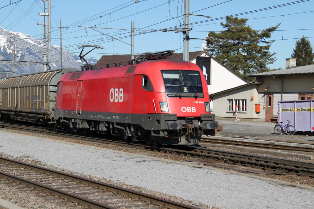 BB Taurus 1116 273-2 mit einem Gterzug bei der Ausfahrt aus dem
Rangierbahnhof in Buchs/SG. 29.02.12