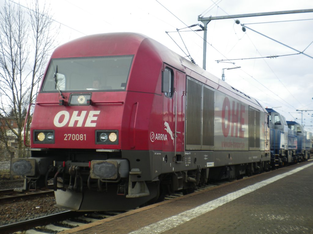 OHE 270 081 muss auf einer Testfahrt mit 2 Voith Gravita 10BB fr PANLOG in Butzbach warten.