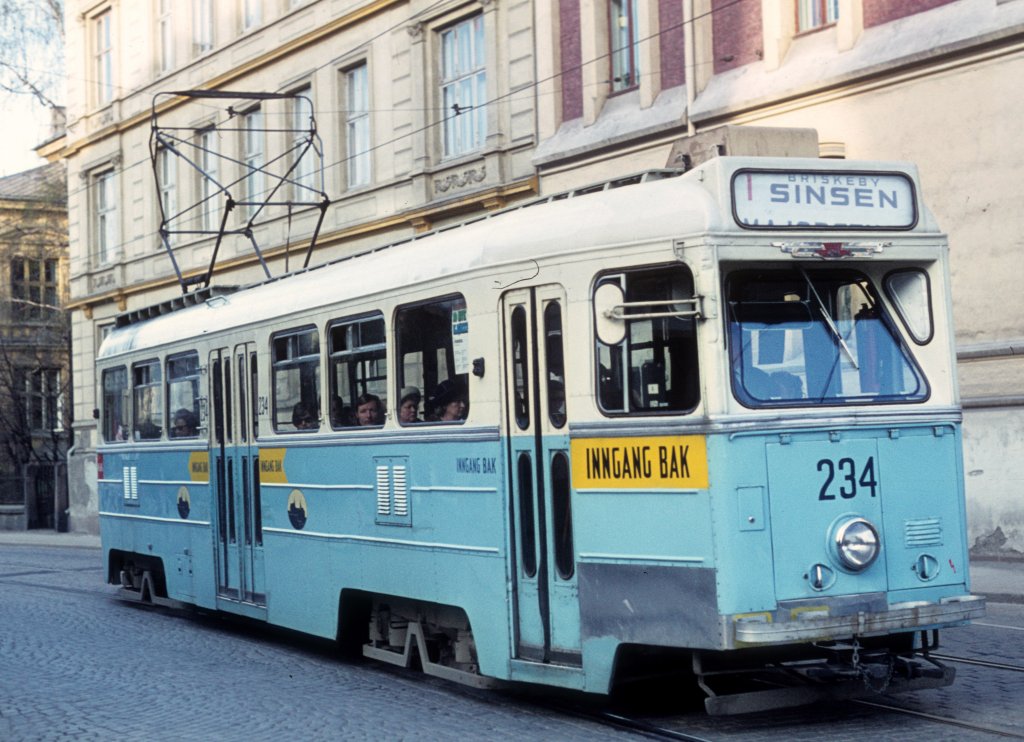 Oslo Oslo Sporveier SL 1 (Høka-Tw 234) Holtegata am 7. Mai 1971. - Scan eines Diapositivs.