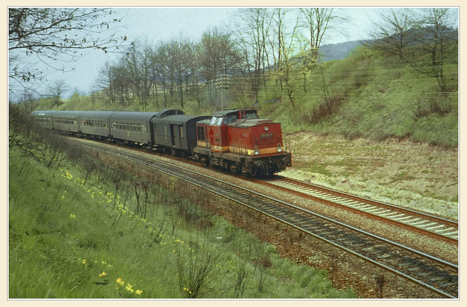 Personenzug von Saalfeld auf der Rampe nach Unterwellenborn etwa 1980