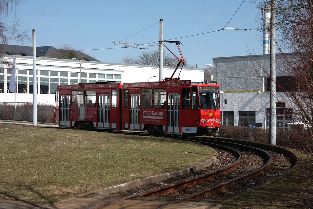 Plauen - PSB/Linie 6 - 208 durchfhrt die Wendeschleife nach Abf. an der Endhst. Plamag am 21.03.2011