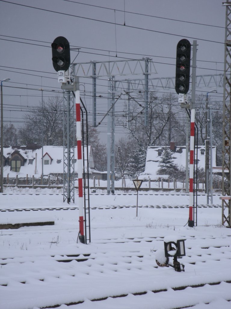 Polnische Ausfahrsignale in Szczecin Gumience am 12.Januar 2013.