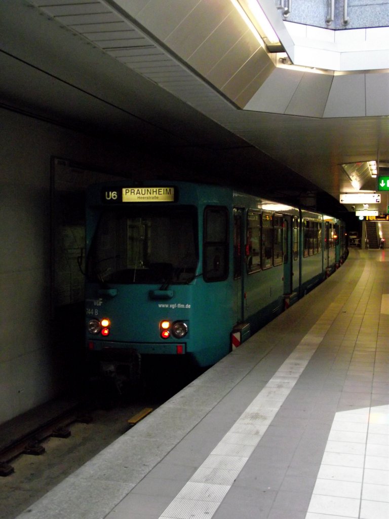 PTB-Wagen in Frankfurt am Main Ostbahnhof am 15.10.11 auf der Linie U6 