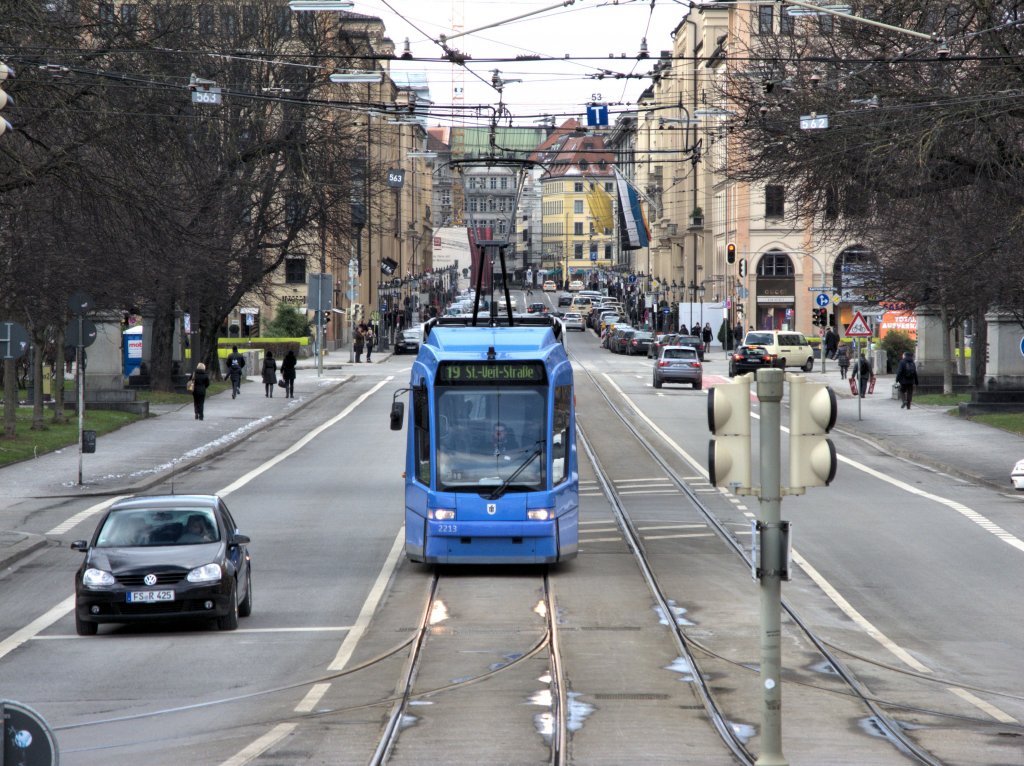 R3 2213 am 15.01.12 in der Maximilianstrae