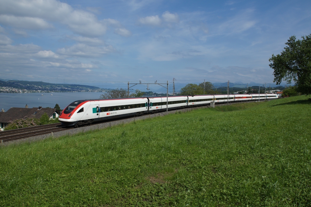 RABDe 500 041-9 fhrt am 04.06.2013 als ICN 882 von Horgen Oberdorf Richtung Oberrieden Dorf.