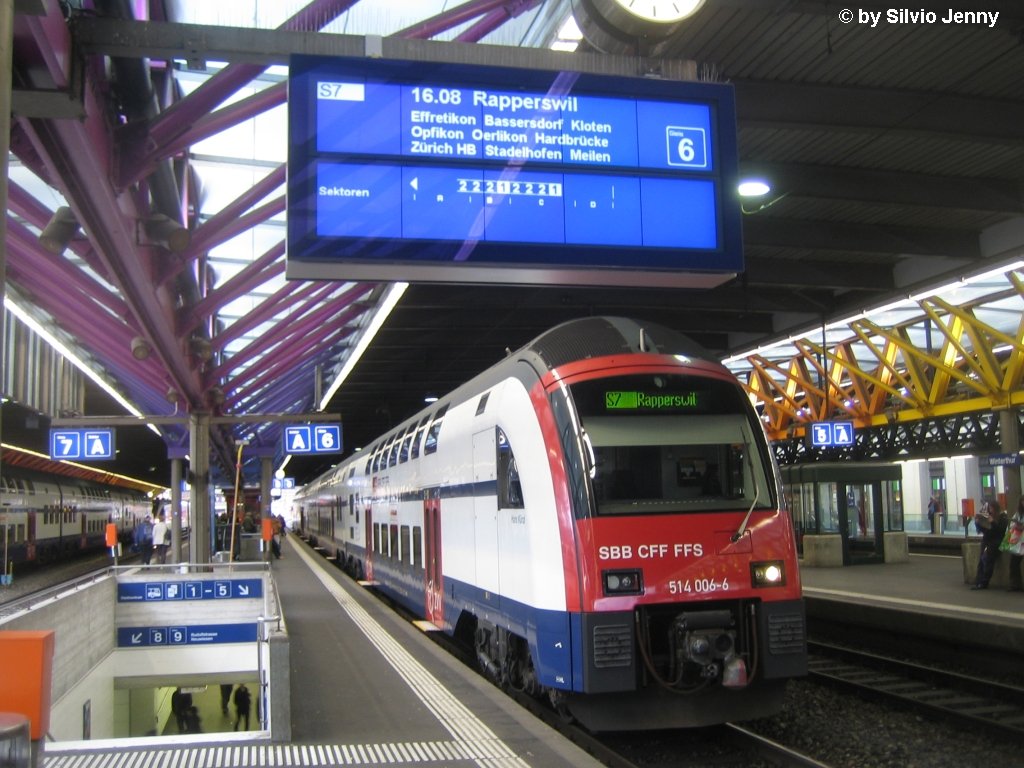 RABe 514 006-6 ''Hanz Knzi'' am 24.11.09 in Winterthur. Zur Zeit werden in Winterthur HB die Perronanzeigen durch neue LCD-GErte ersetzt. Diese zeigen mehr Unterwegshaltestellen und die Formation des Zuges.