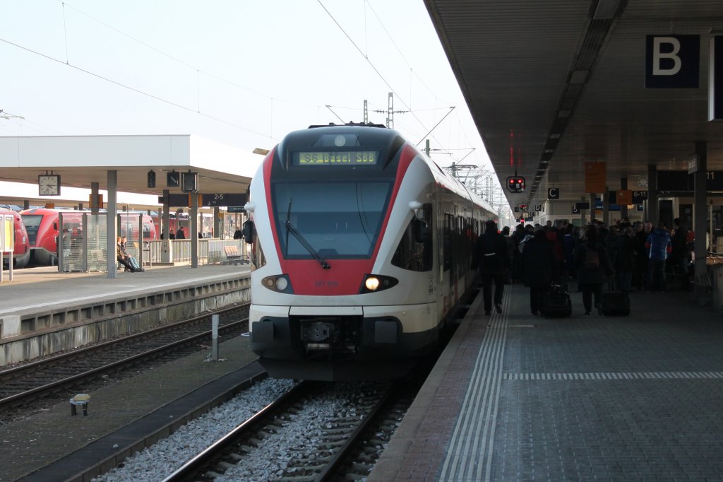 RABe 521 010 als S6 aus Zell im Wiesental nach Basel SBB. Hier bei dem Richtungswechsel am 03.03.2013 in Basel Bad Bf.