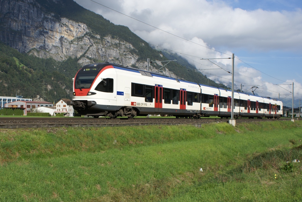 RABe 523 008-1 nhert sich am 18.9.10 seinem Ziel Erstfeld.