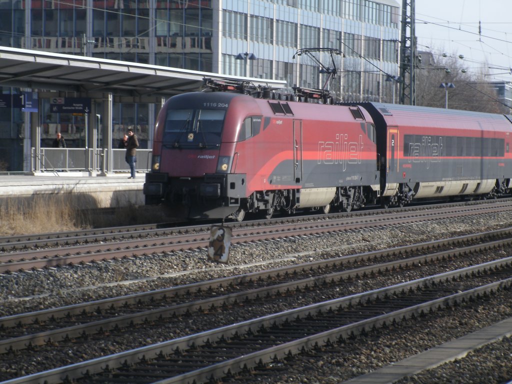 Railjet am 10. Februar am S-Bhf Heimeranplatz/Mnchen kurz vor dem Mnchener hauptbahnhof.