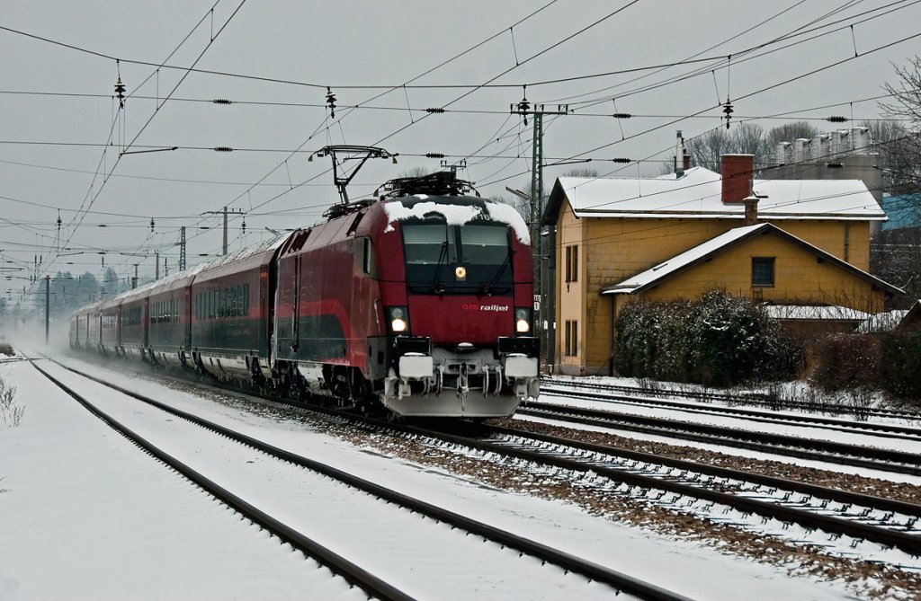 Railjet Garnitur Richtung Westen am 06.01.2010 um 14:51 durch Neulengbach.