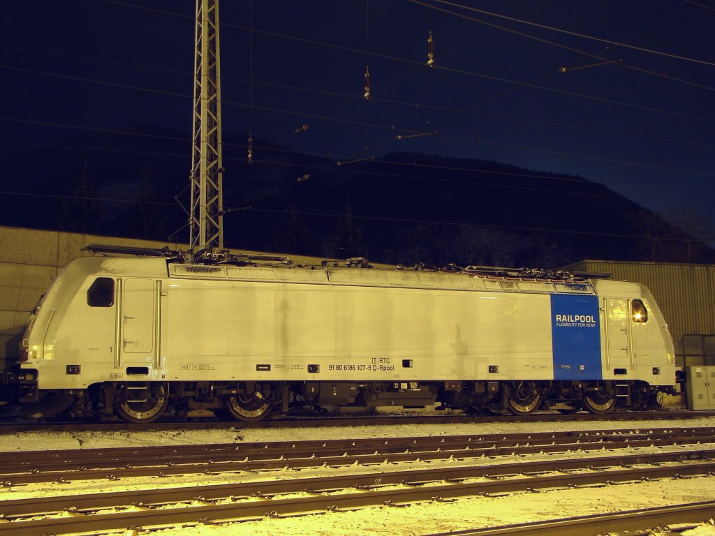 RAILPOOL 186 107-9 in Kufstein.02.01.2010