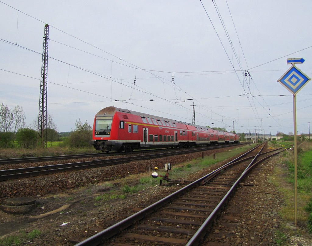 RB 16915 nach Lichtenfels, bei der Ausfahrt in Naumburg (S) Hbf; 29.04.2010