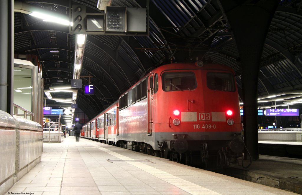 RB 38872 (Karlsruhe Hbf-Mannheim Hbf) mit Schublok 110 409-0 in Karlsruhe Hbf 13.2.12