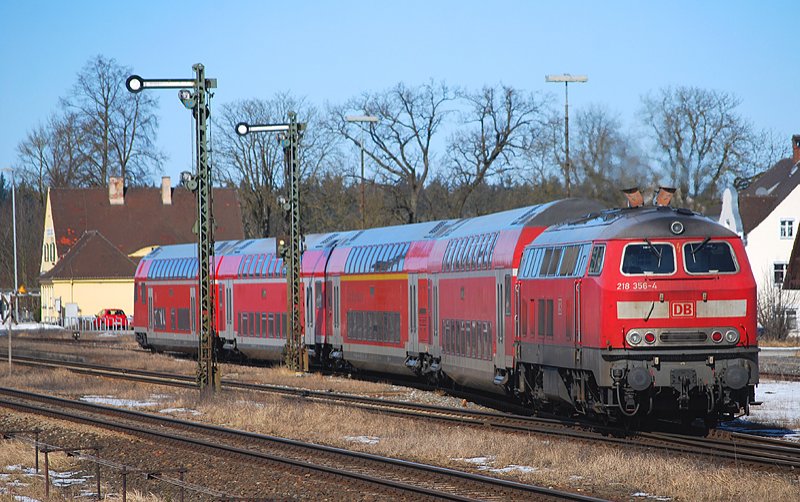 RB von Salzburg nach Mhldorf, geschoben von 218 356, bei der Einfahrt am 25.2.2010 in Tling.