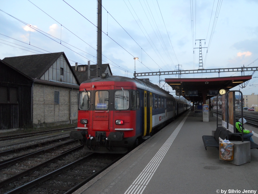 RBe 540 018-9 am 21.4.2010 als S11 19018 nach Zrich Hardbrcke. Noch ist die S11 eine Zusatz S-Bahnlinie zwischen Winterthur und Zrich. Bald aber soll die S11 den ganzen Tag zwischen Aarau und Seuzach resp. Wila fahren, stattdessen fhrt die S12 nach Schaffhausen und Wil.