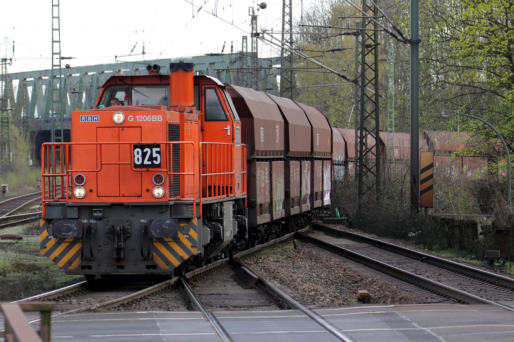 RBH 825 in Recklinghausen-Sd 18.4.2013