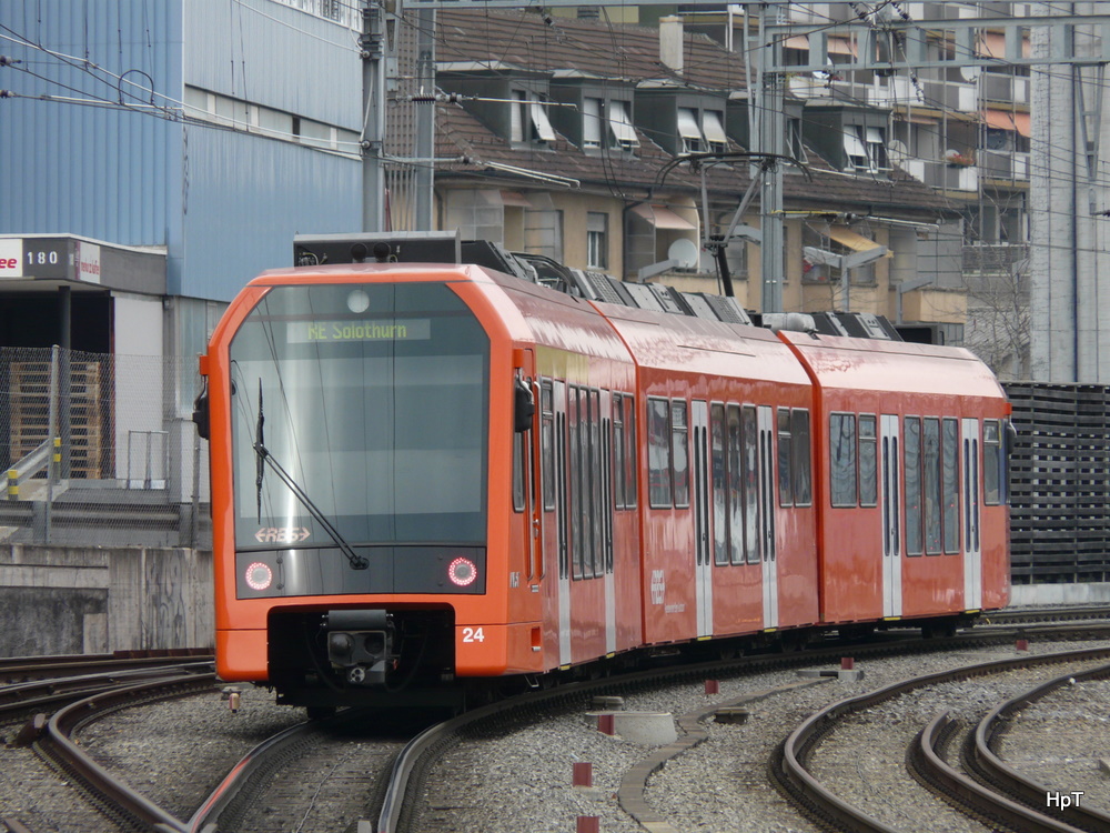 rbs - Nachschuss des RABe 4/12 24 in Oberzollikofen am 22.10.2010