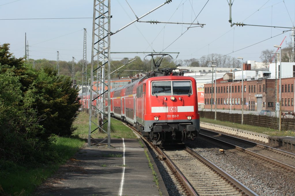 RE 10422 mit 111 151-7 in Herzogenrath am 11.04.11