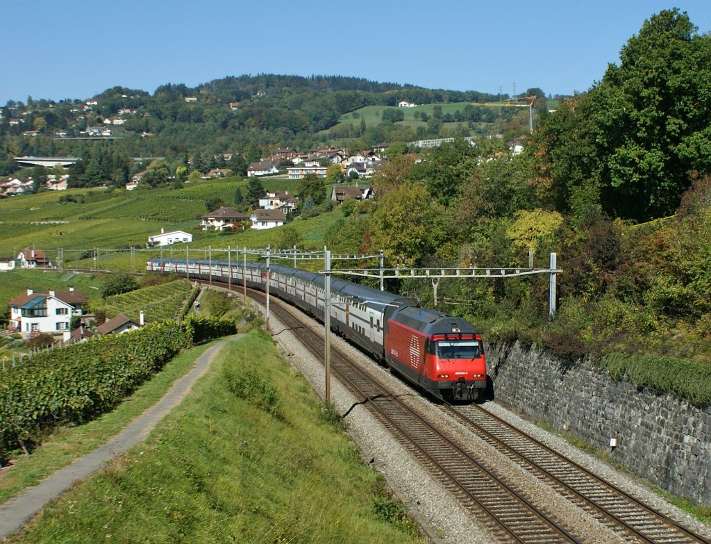 Re 460 005-2 kurz nach Bossire auf der Fahrt mit dem IC nach St. Gallen am 03.10.2010