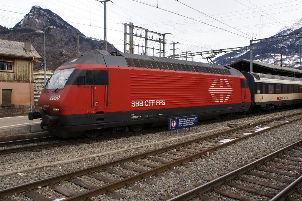 Re 460 030-0 steht am 17.2.10 in Brig.