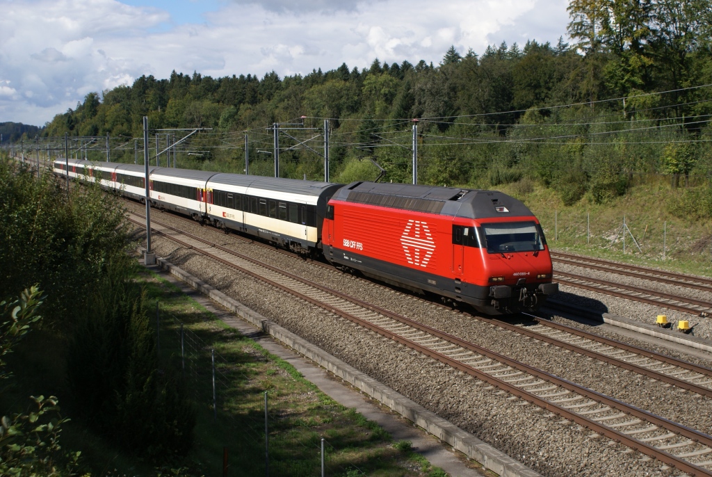 Re 460 085-5 befindet sich am 10.9.10 zwischen Langenthal und Herzogenbuchsee.