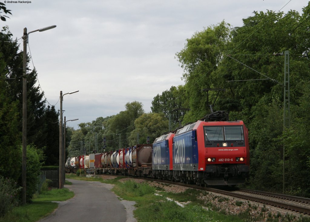 Re 482 010-6 und 006-4 mit einem KLV Zug bei Karlsruhe Rintheim 21.7.11