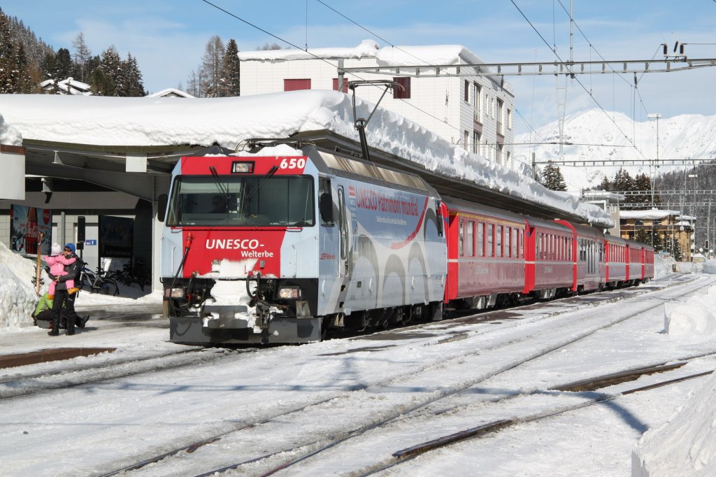 RE nach Davos Platz im Bhf.Davos Dorf.17.02.12