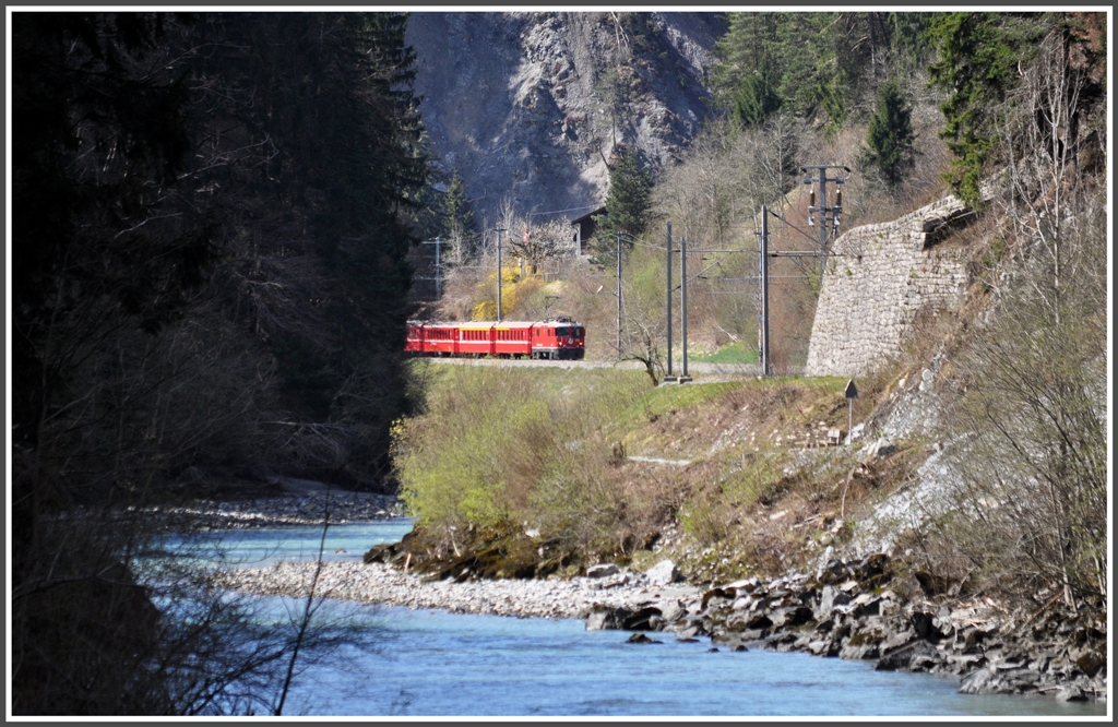 RE1241 bei Trin. (12.04.2012)