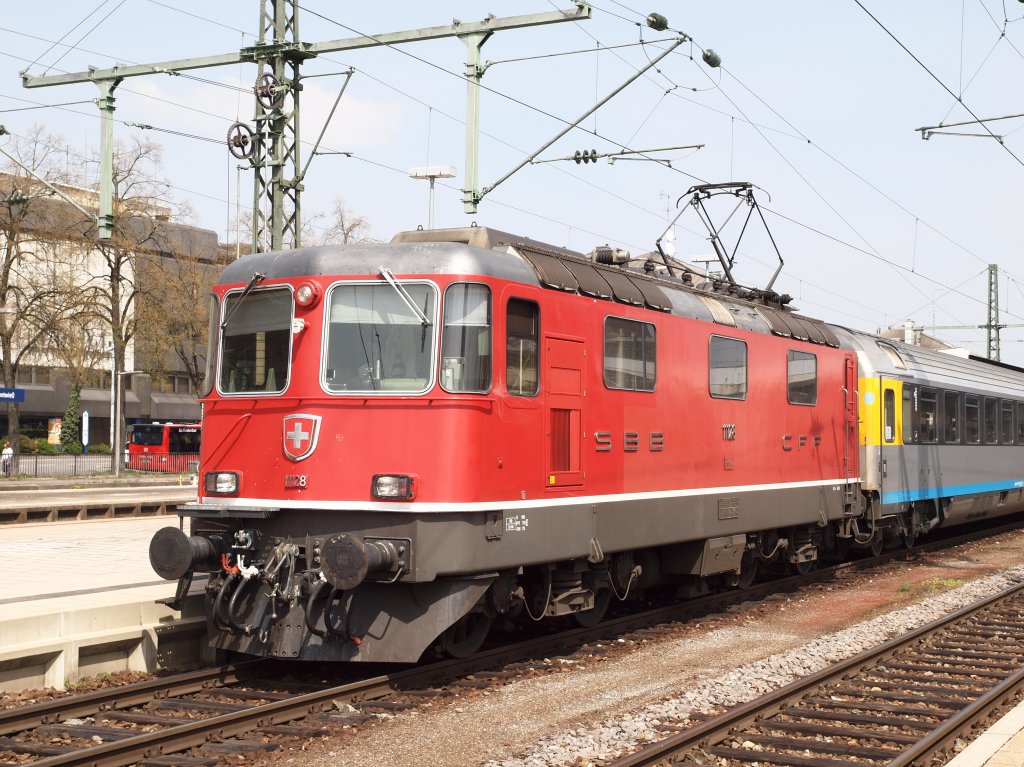 Re4/4   11128 der SBB in Singen/Htw.am17.4.2010