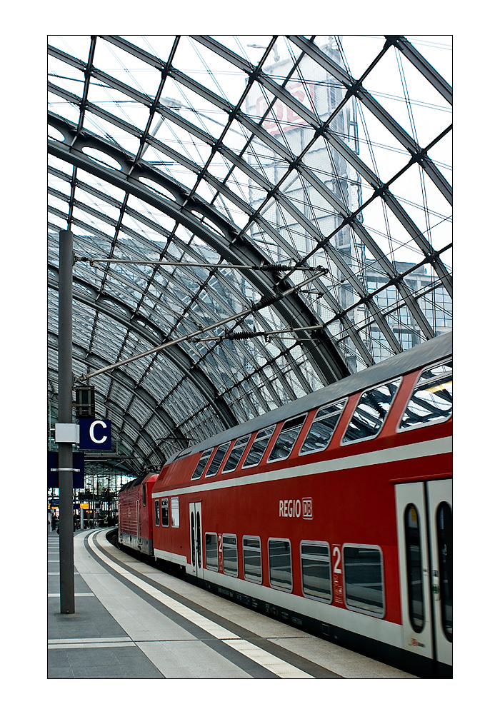 Regiobahn im Hauptbahnhof Berlin