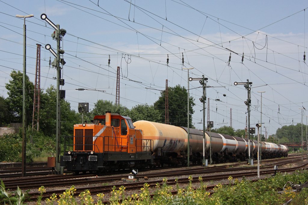 Revita Twin 1700 C'C' 241 007 am 28.6.12 mit einem Gaskesselzug in Dsseldorf-Rath.