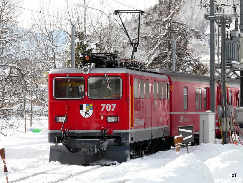 RhB - E-Lok Ge 6/6 707 im Bahnhofsareal von St.Moritz am 01.01.2010