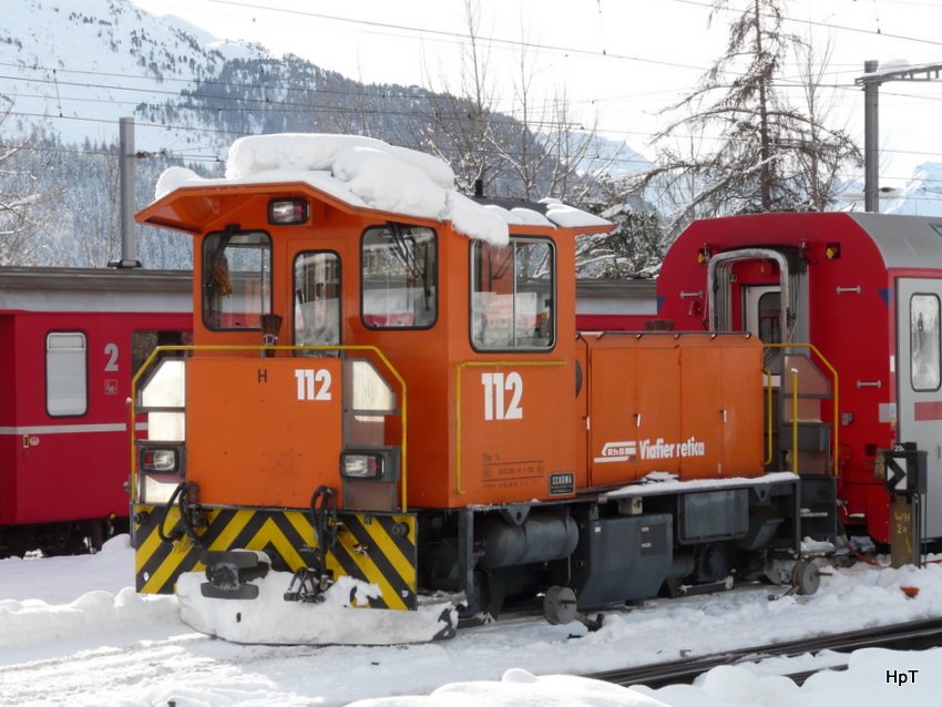 RhB - Rangierlok Tm 2/2 112 abgestellt im Bahnhofsareal von St.Moritz am 01.01.2010