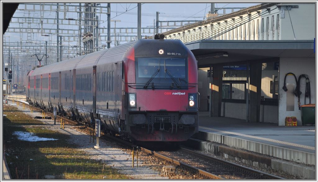 RJ 169 nach Wien wartet auf die Abfahrt in Buchs SG. (28.02.2013)