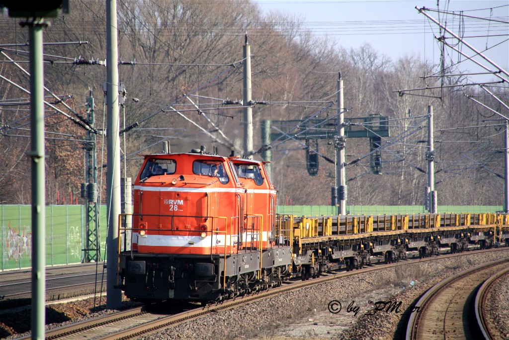 RVM 28 & 45 der Regionalverkehr Mnsterland GmbH mit Langschienentransportwagen kurz vor Rathenow am 1.Mrz 2011. Es handelt sich hier um Maschinen der Firma Deutz Bj. 1964 vom Typ DG 1200 BBM welche einen sehr gepflegten Eindruck hinterlieen.