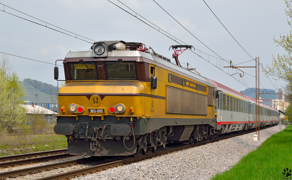 S 363-005 zieht EC151 'Emona' durch Maribor-Tabor Richtung Ljubljana. /22.4.2013