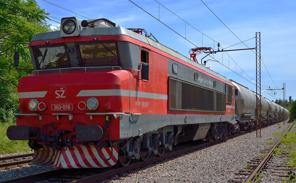 S 363-018 zieht Kesselzug durch Maribor-Tabor Richtung Norden. /6.6.2012