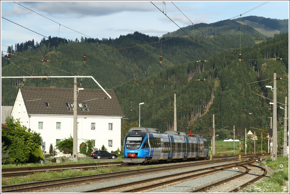 S-Bahn Steiermark Talent 4024 120 fhrt als R 1713 von Mrzzuschlag nach Friesach. 
Fensch-St.Lorenzen 7_9_2011