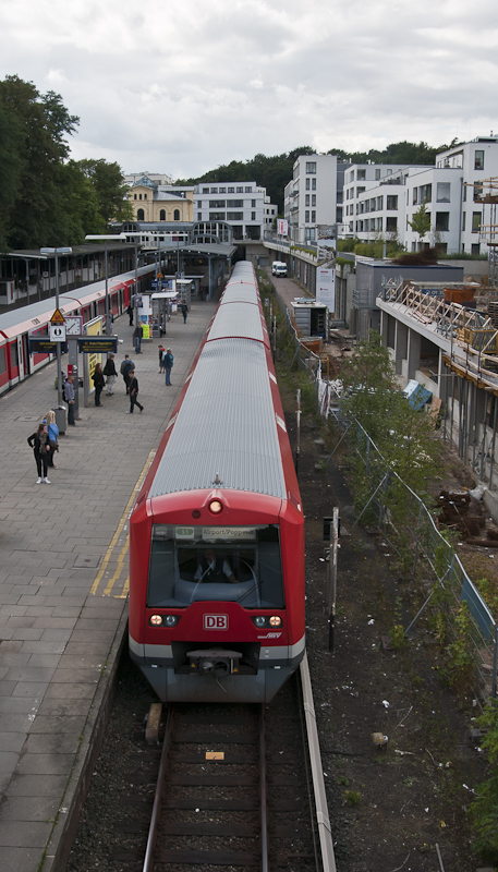 S1 nach Airport/Poppenbttel am 25. August 2010 in Blankenese.