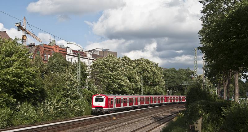 S21 nach Elbgaustrae am 25. August 2010 bei Hamburg Dammtor.