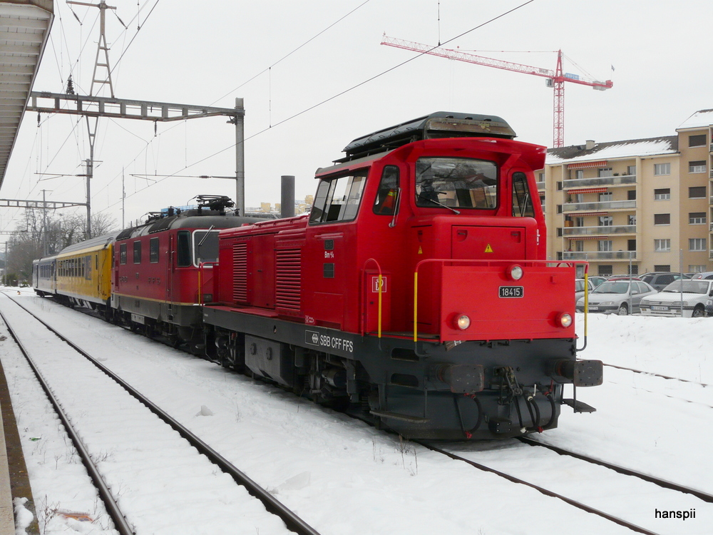 SBB - Bm 4/4 18415 vor einem Messzug im Bahnhof Nyon am 14.02.2013