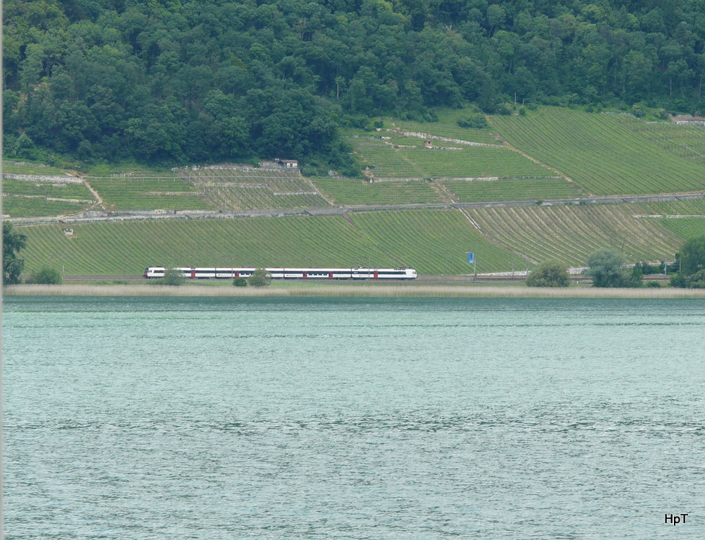 SBB - Domino Regio unterwegs am Bielersee bei Le Landeron am 15.06.2013