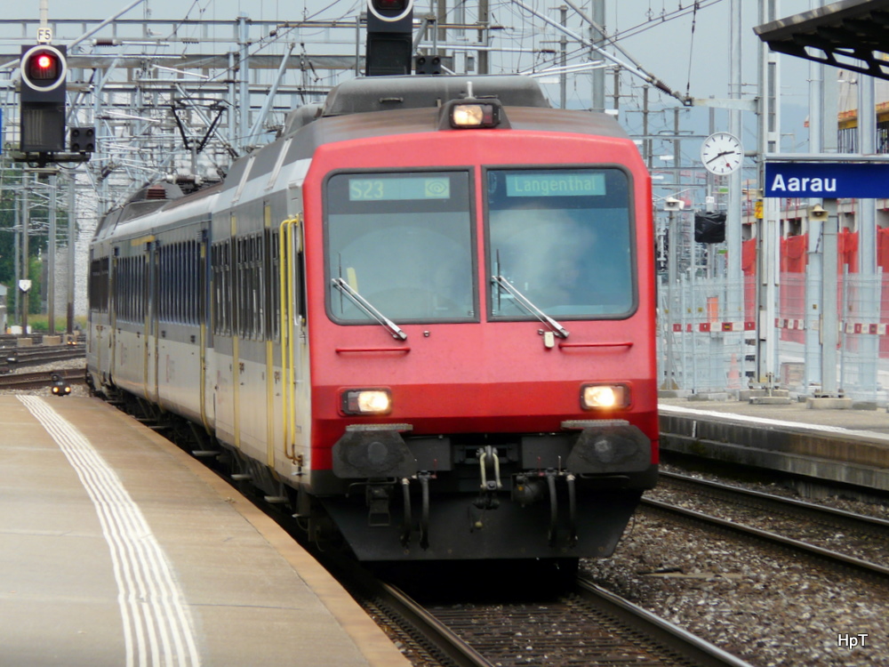 SBB - Einfahrender Regio im Bahnhof Aarau am 20.06.2010