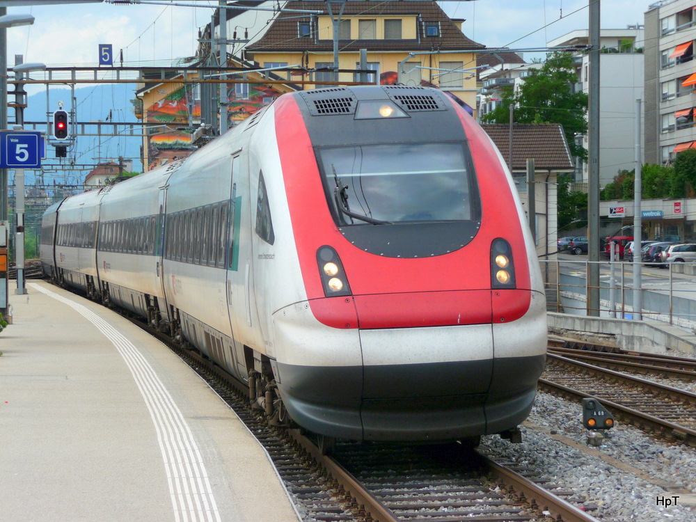 SBB - ICN Annemarie Schwarzenbach bei der einfahrt in den Bahnhof Neuchatel am 08.08.2010