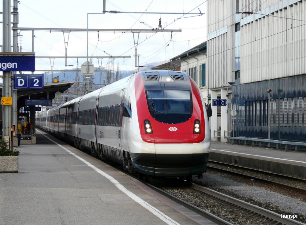 SBB - ICN Johanna Spyri bei der Durchfahrt im Bahnhof Zofingen am 30.12.2012